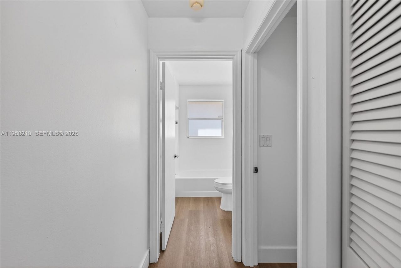 1251 E Wilshire Cir E, Pembroke Pines, FL 33027 Photo