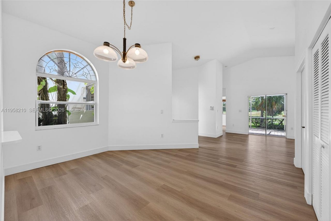 1251 E Wilshire Cir E, Pembroke Pines, FL 33027 Photo