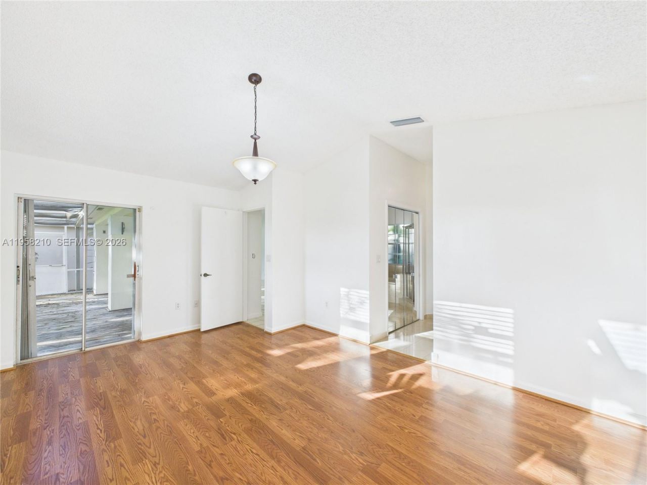 1251 E Wilshire Cir E, Pembroke Pines, FL 33027 Photo