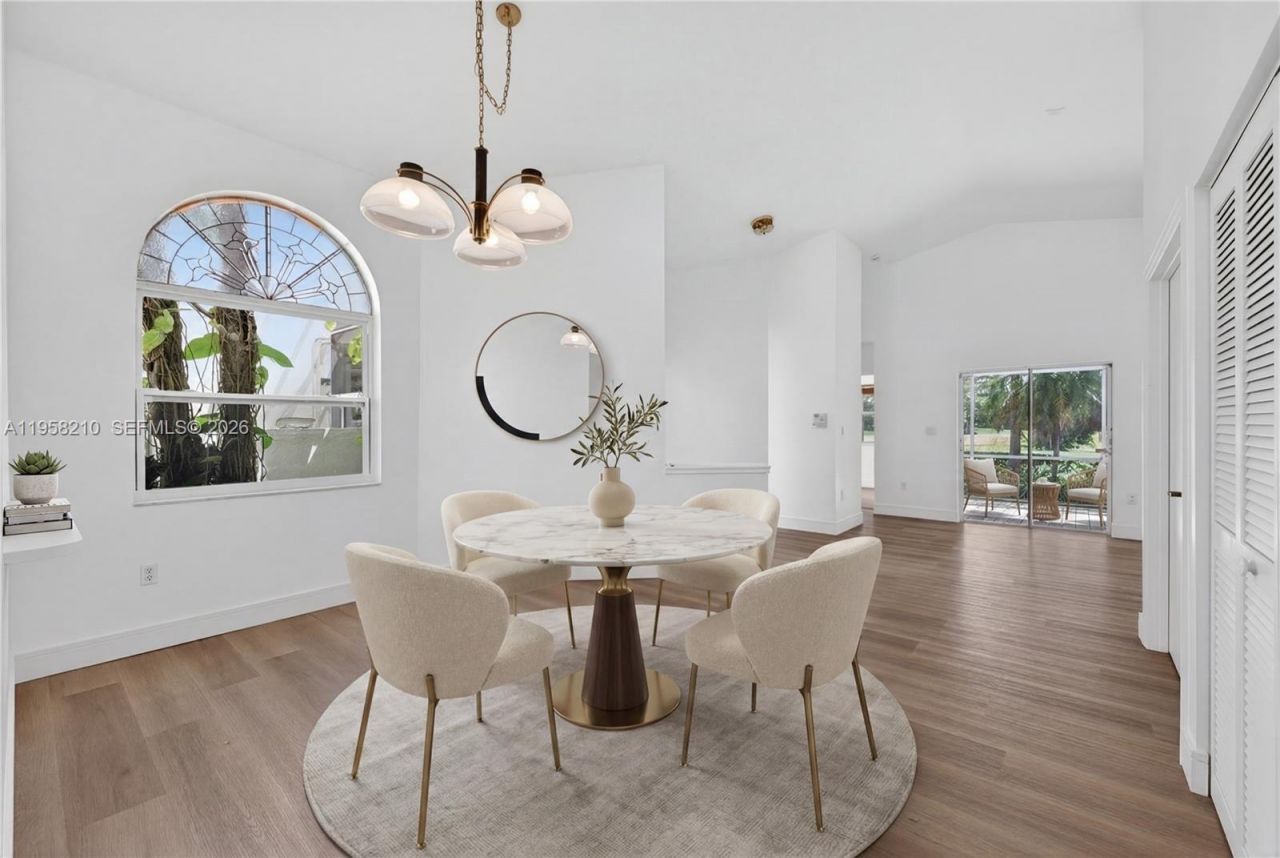 1251 E Wilshire Cir E, Pembroke Pines, FL 33027 Photo