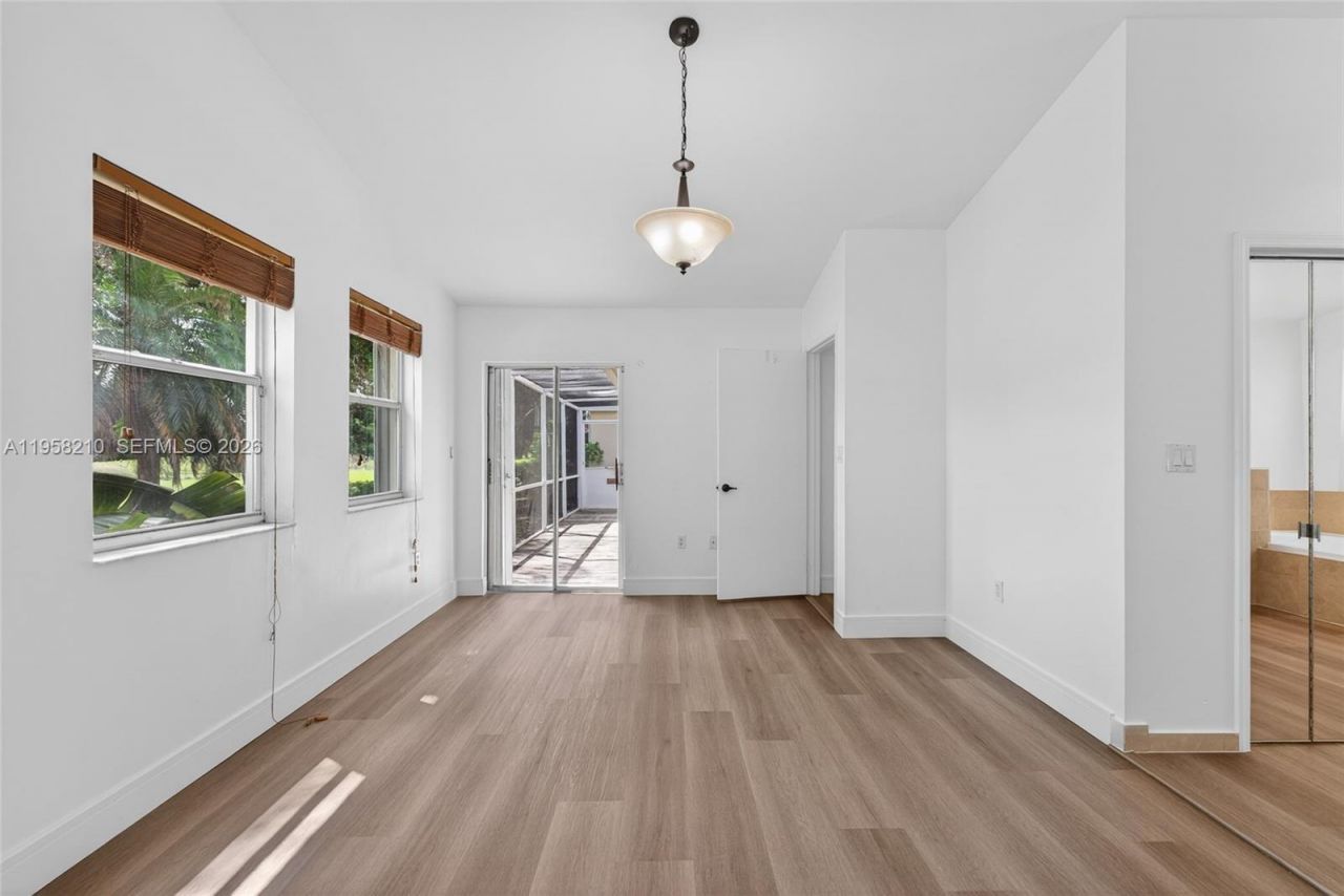 1251 E Wilshire Cir E, Pembroke Pines, FL 33027 Photo