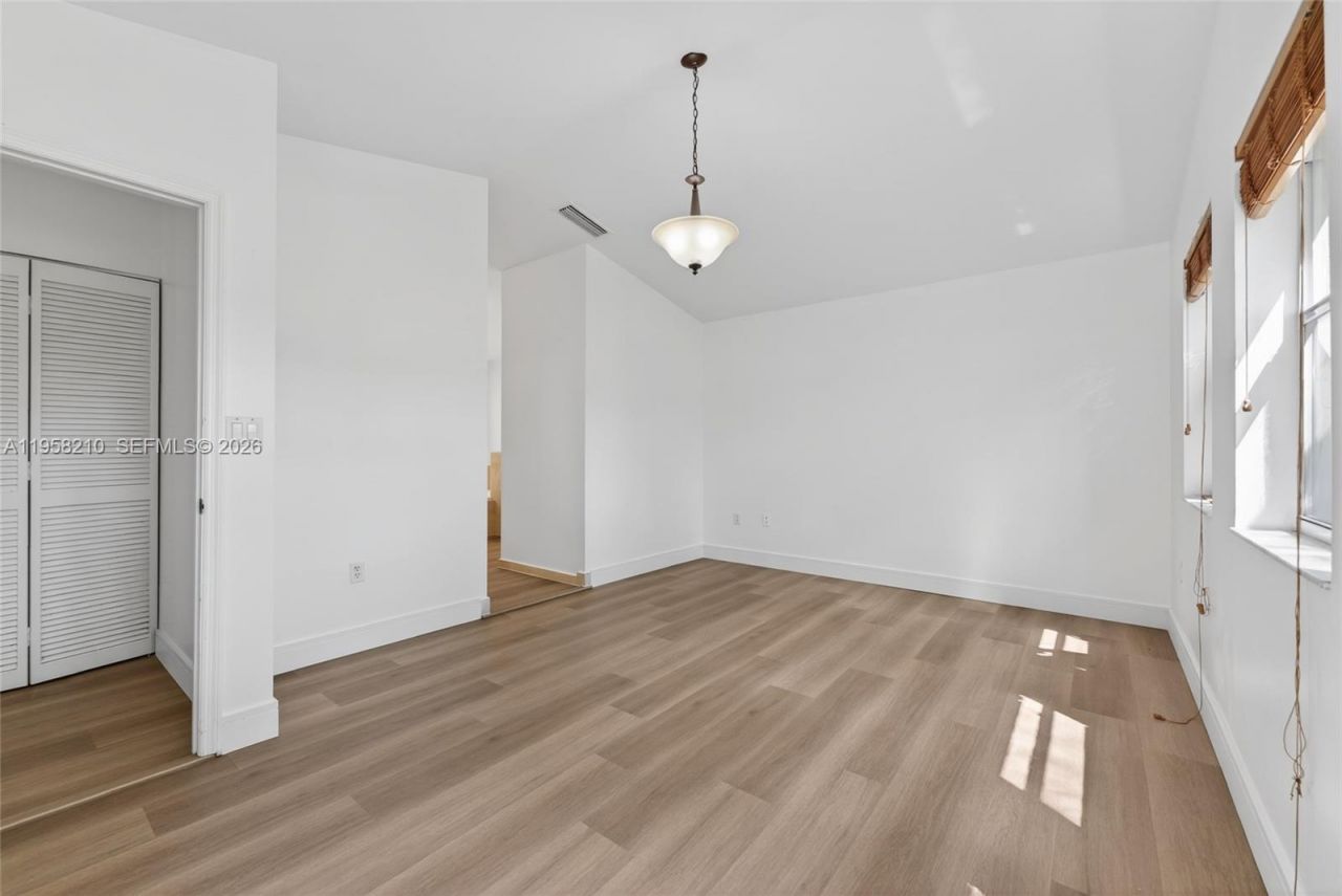 1251 E Wilshire Cir E, Pembroke Pines, FL 33027 Photo