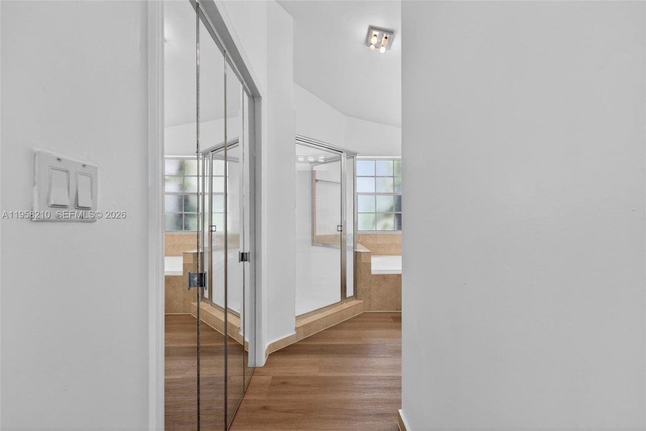 1251 E Wilshire Cir E, Pembroke Pines, FL 33027 Photo