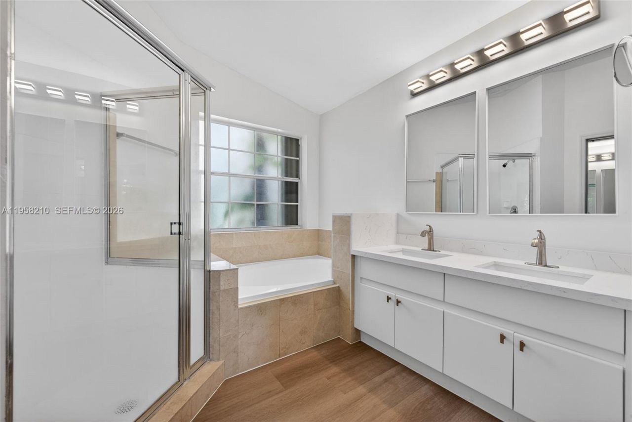 1251 E Wilshire Cir E, Pembroke Pines, FL 33027 Photo