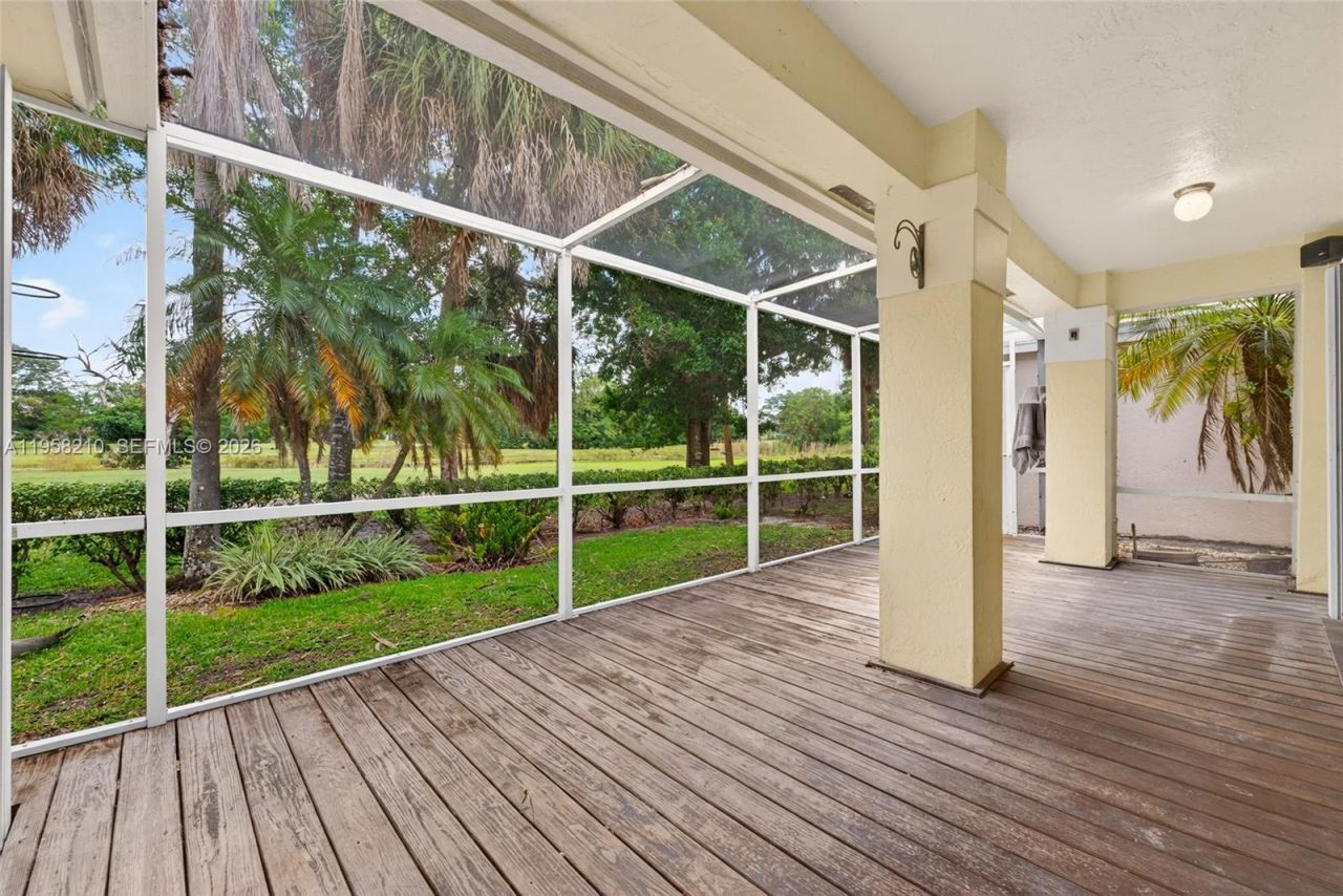 1251 E Wilshire Cir E, Pembroke Pines, FL 33027 Photo