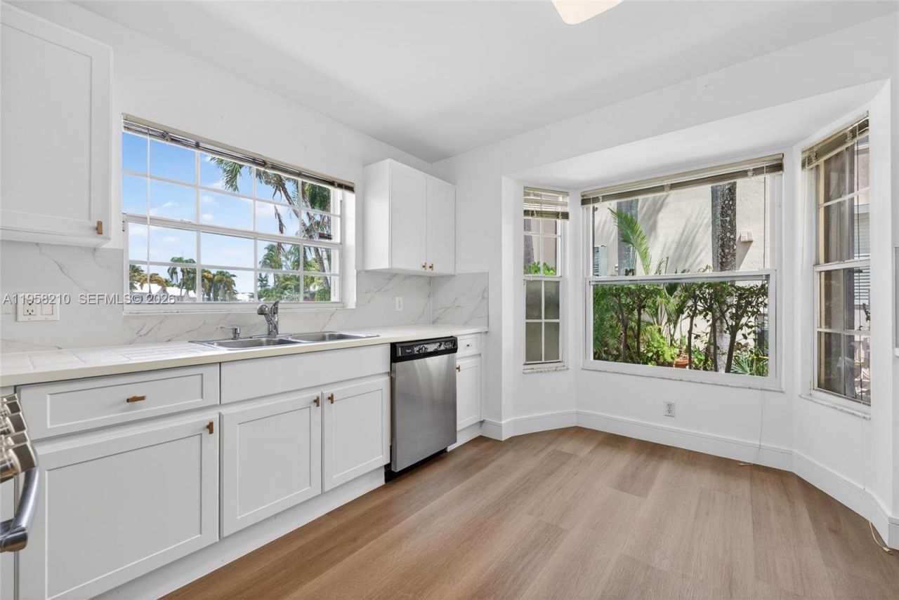 1251 E Wilshire Cir E, Pembroke Pines, FL 33027 Photo