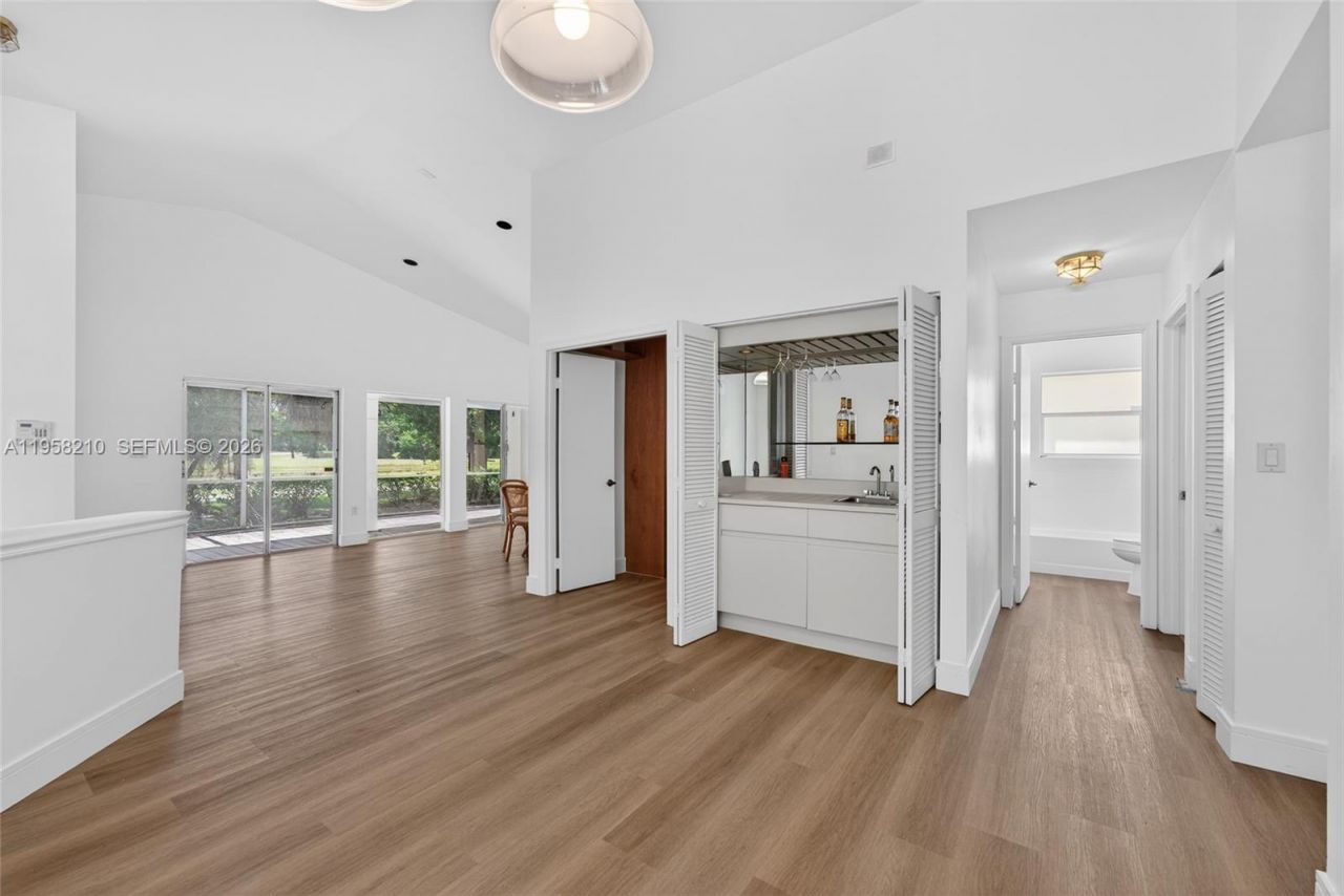 1251 E Wilshire Cir E, Pembroke Pines, FL 33027 Photo