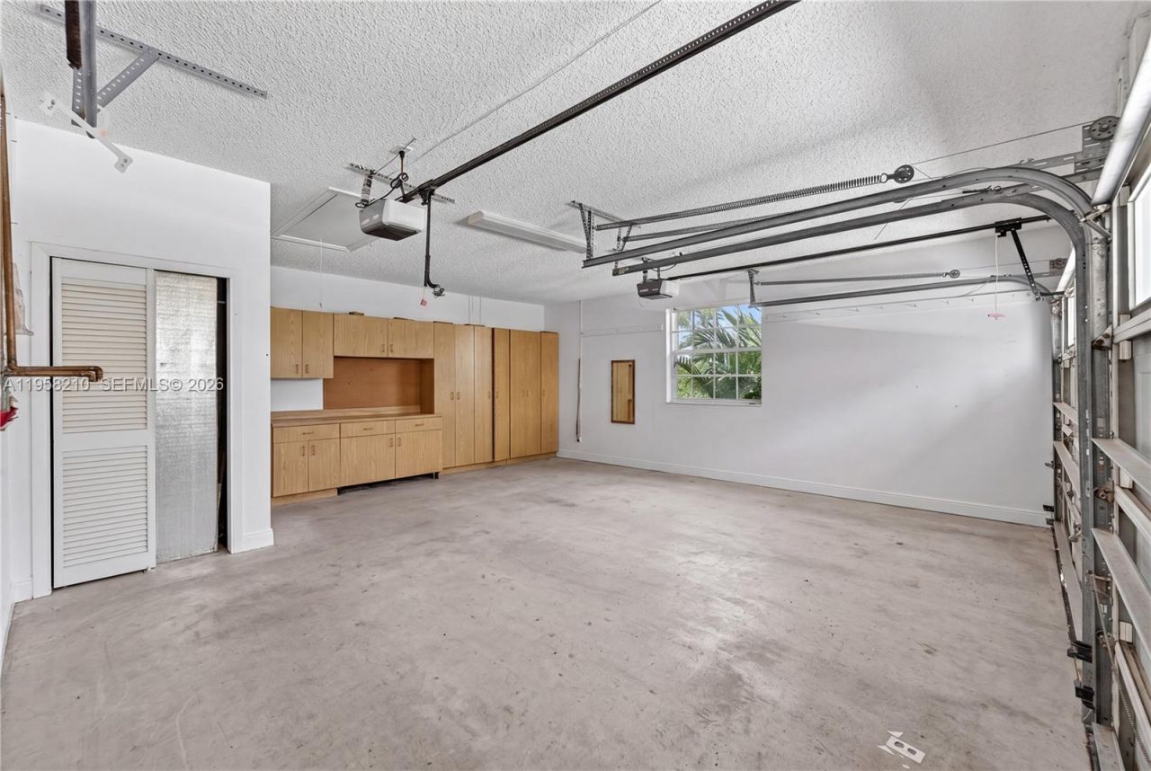 1251 E Wilshire Cir E, Pembroke Pines, FL 33027 Photo