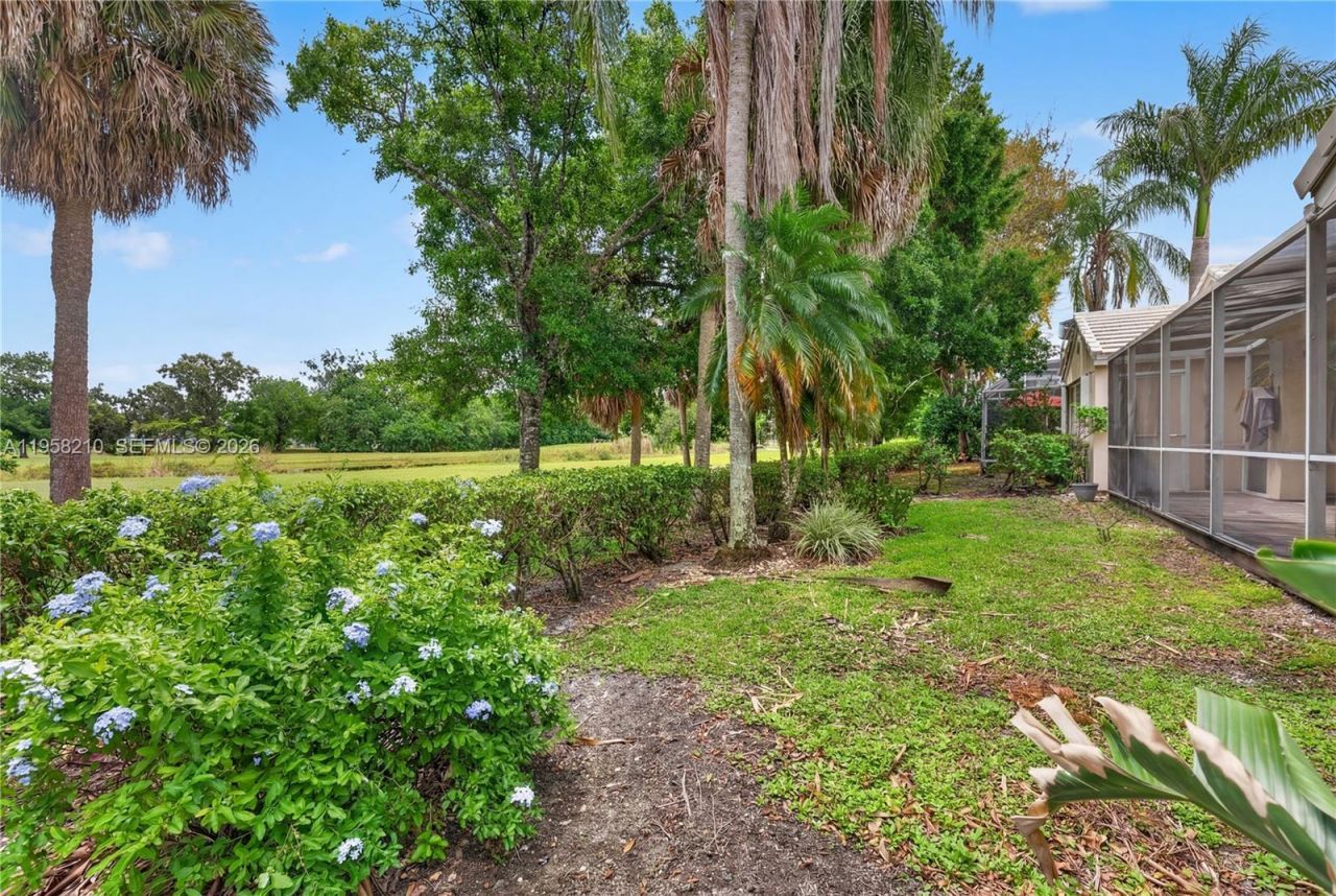 1251 E Wilshire Cir E, Pembroke Pines, FL 33027 Photo