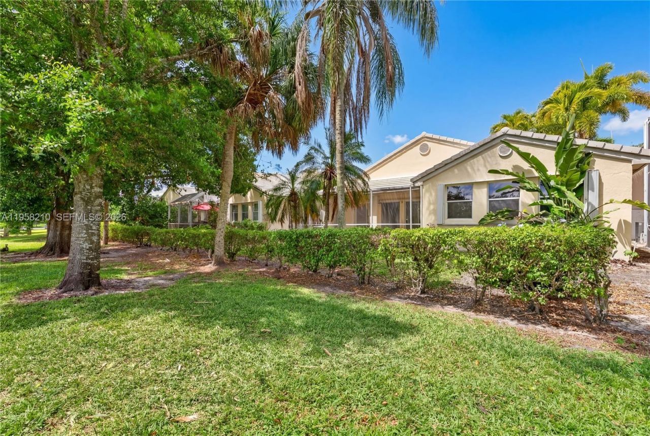 1251 E Wilshire Cir E, Pembroke Pines, FL 33027 Photo