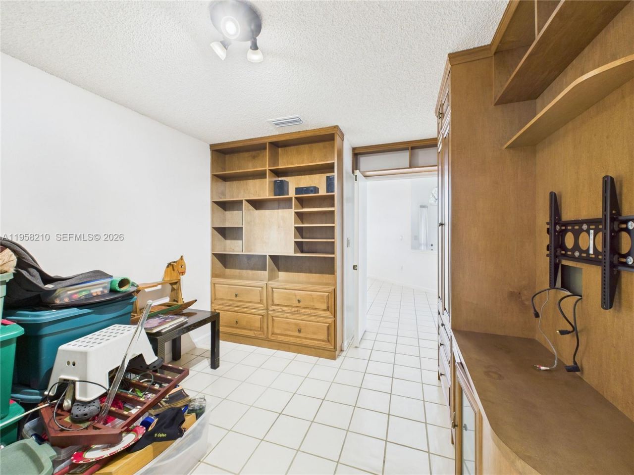 1251 E Wilshire Cir E, Pembroke Pines, FL 33027 Photo