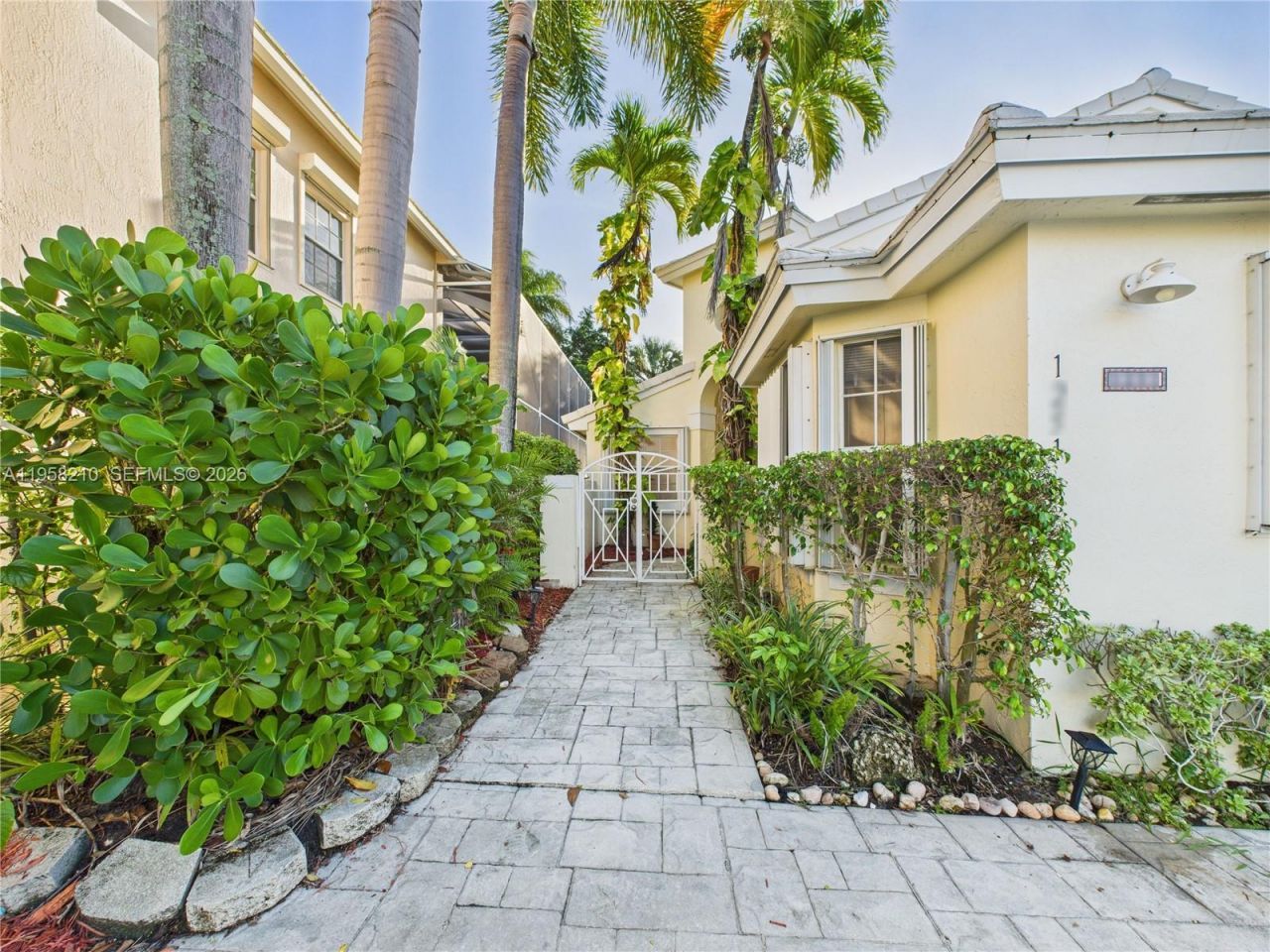 1251 E Wilshire Cir E, Pembroke Pines, FL 33027 Photo