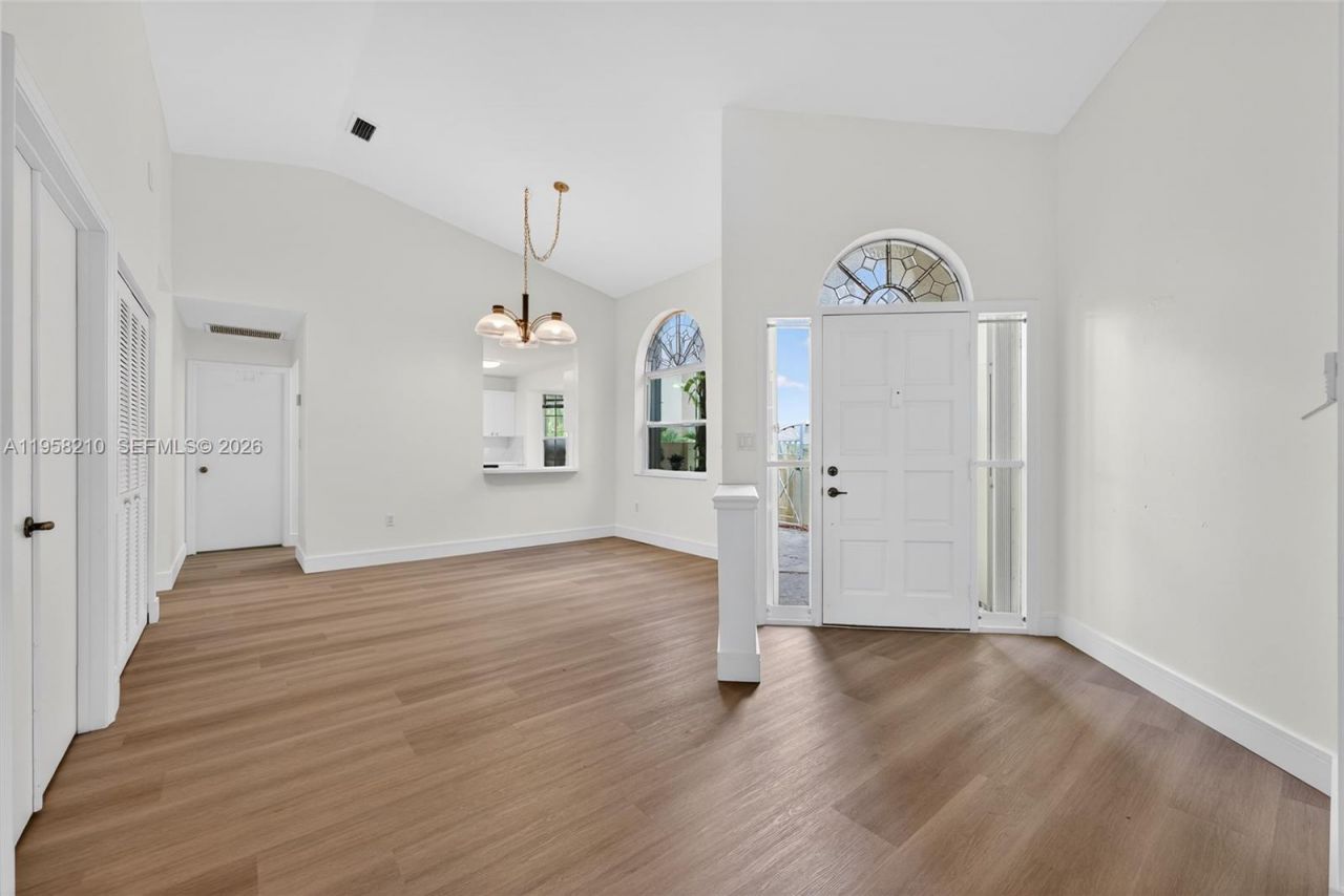 1251 E Wilshire Cir E, Pembroke Pines, FL 33027 Photo