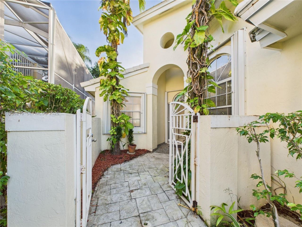 1251 E Wilshire Cir E, Pembroke Pines, FL 33027 Photo