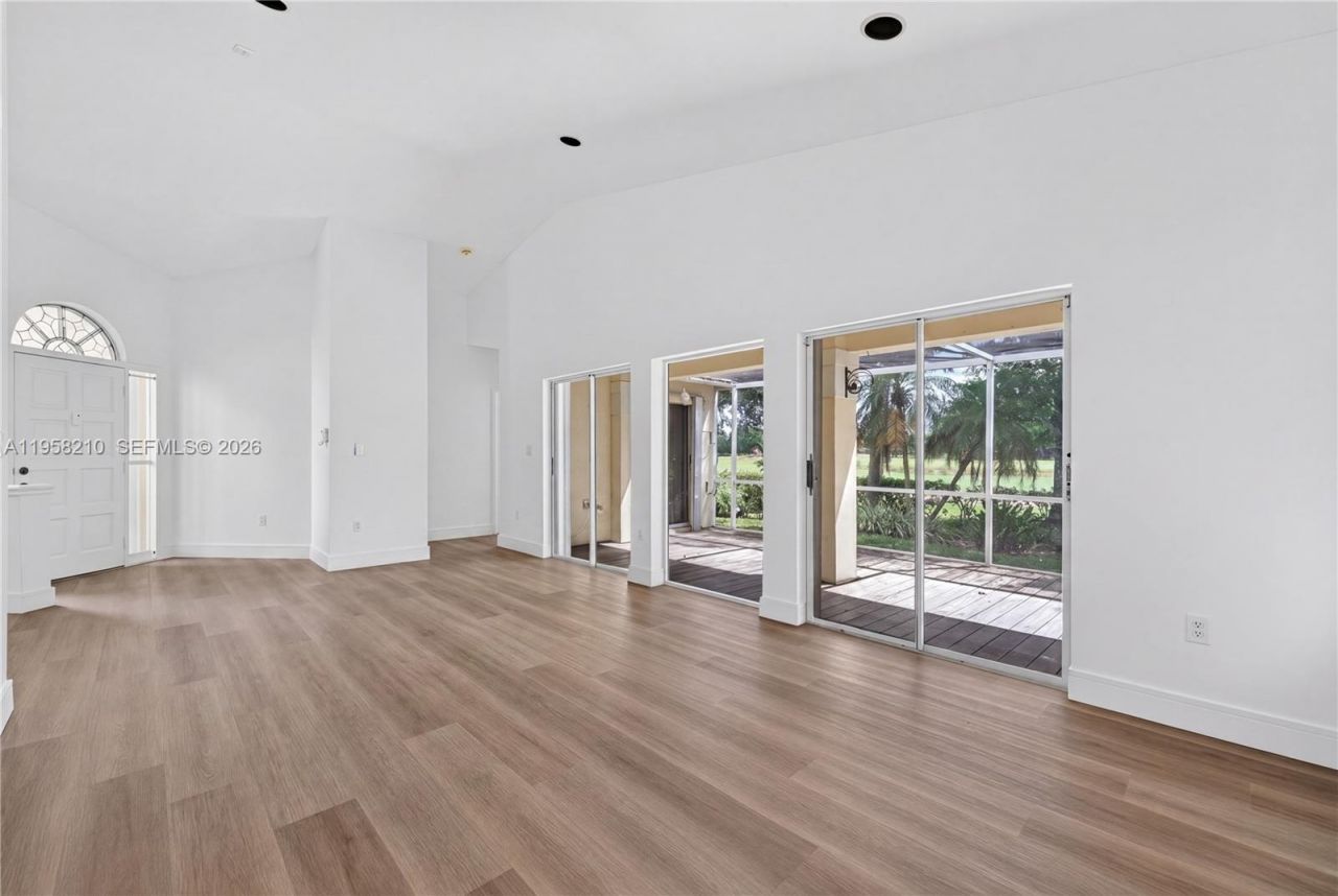 1251 E Wilshire Cir E, Pembroke Pines, FL 33027 Photo