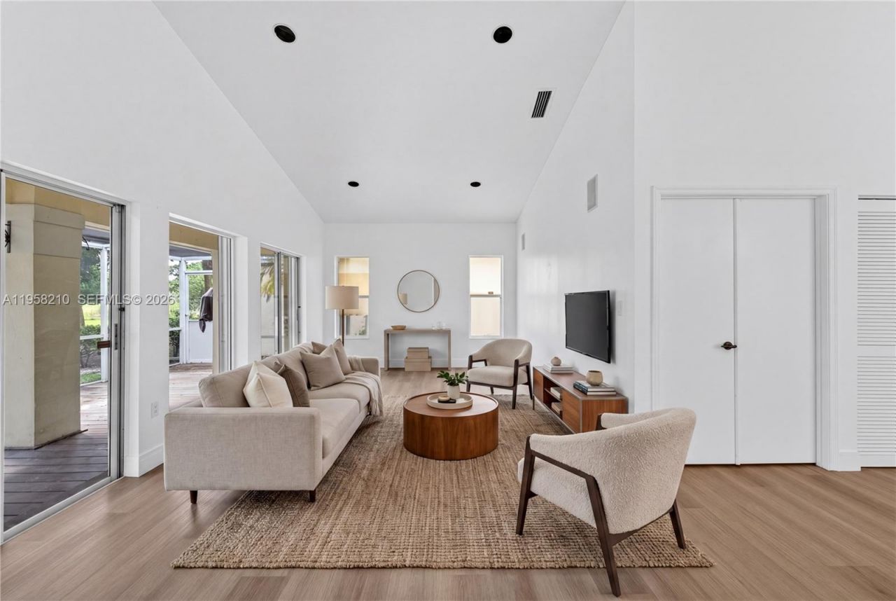 1251 E Wilshire Cir E, Pembroke Pines, FL 33027 Photo