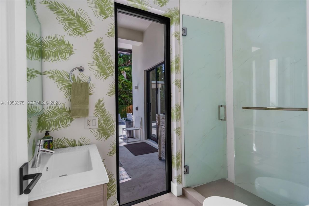 420 Palmwood Ln, Key Biscayne, FL 33149 Photo