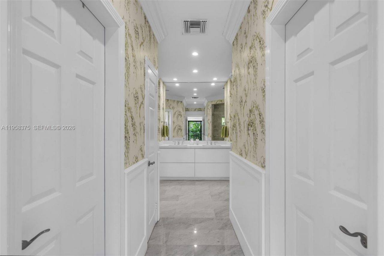 420 Palmwood Ln, Key Biscayne, FL 33149 Photo