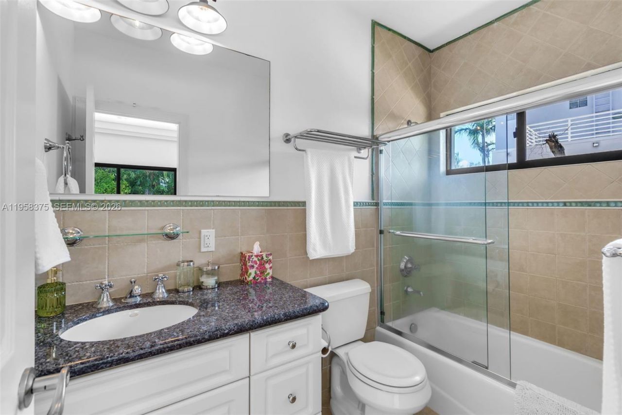 420 Palmwood Ln, Key Biscayne, FL 33149 Photo