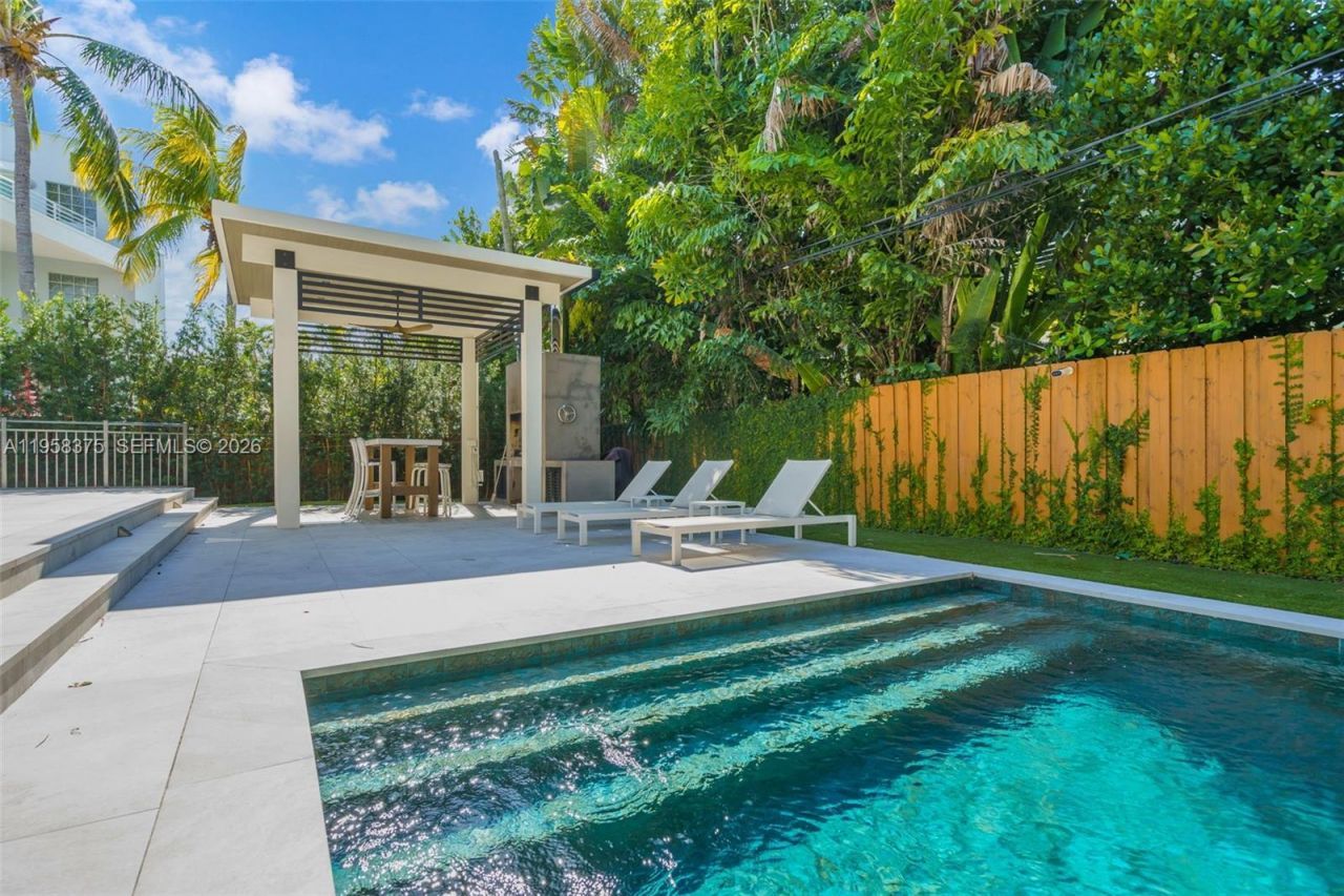 420 Palmwood Ln, Key Biscayne, FL 33149 Photo