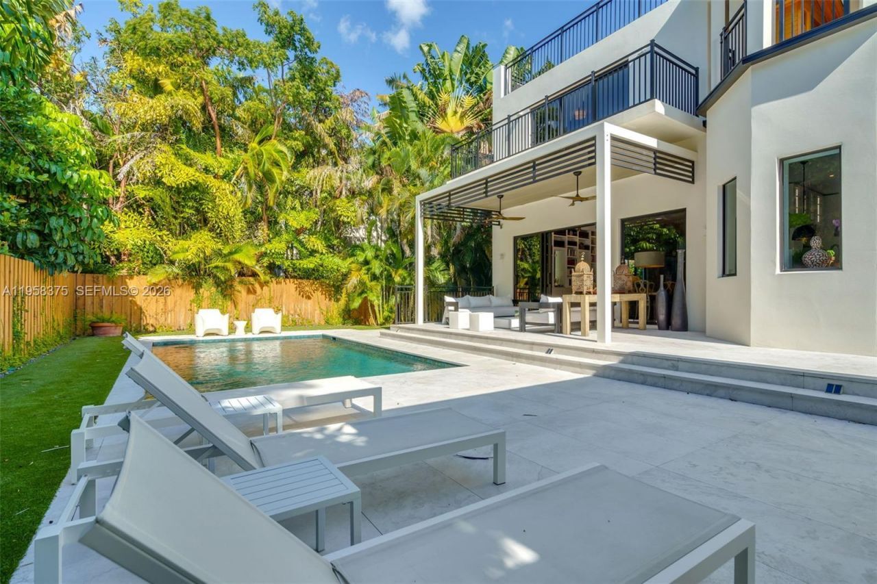 420 Palmwood Ln, Key Biscayne, FL 33149 Photo