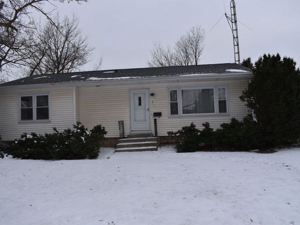 211 N Monroe Street, Flanagan, IL 61740