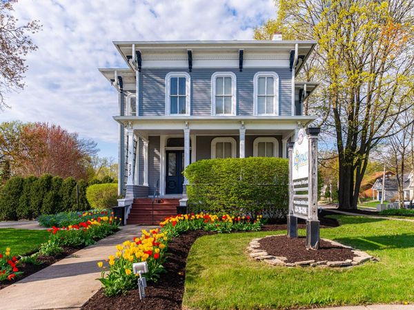 223 E State Street, Geneva, IL 60134