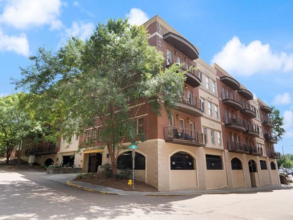 109 1400 Van Buren Ave., Oxford, MS 38655