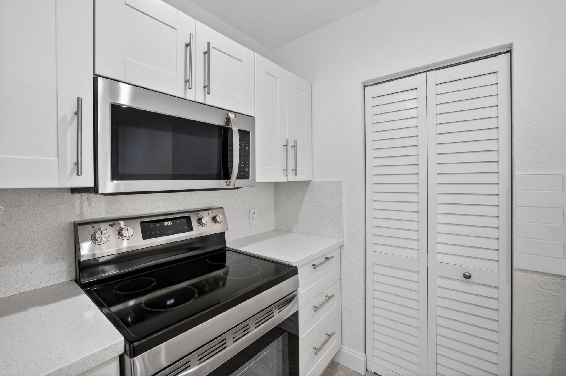 631 N 70th Avenue, Hollywood, FL 33024 Photo