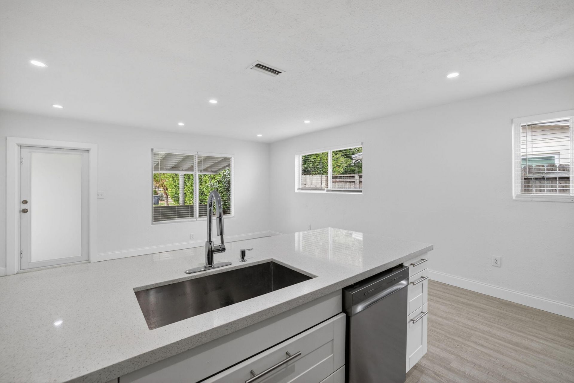 631 N 70th Avenue, Hollywood, FL 33024 Photo