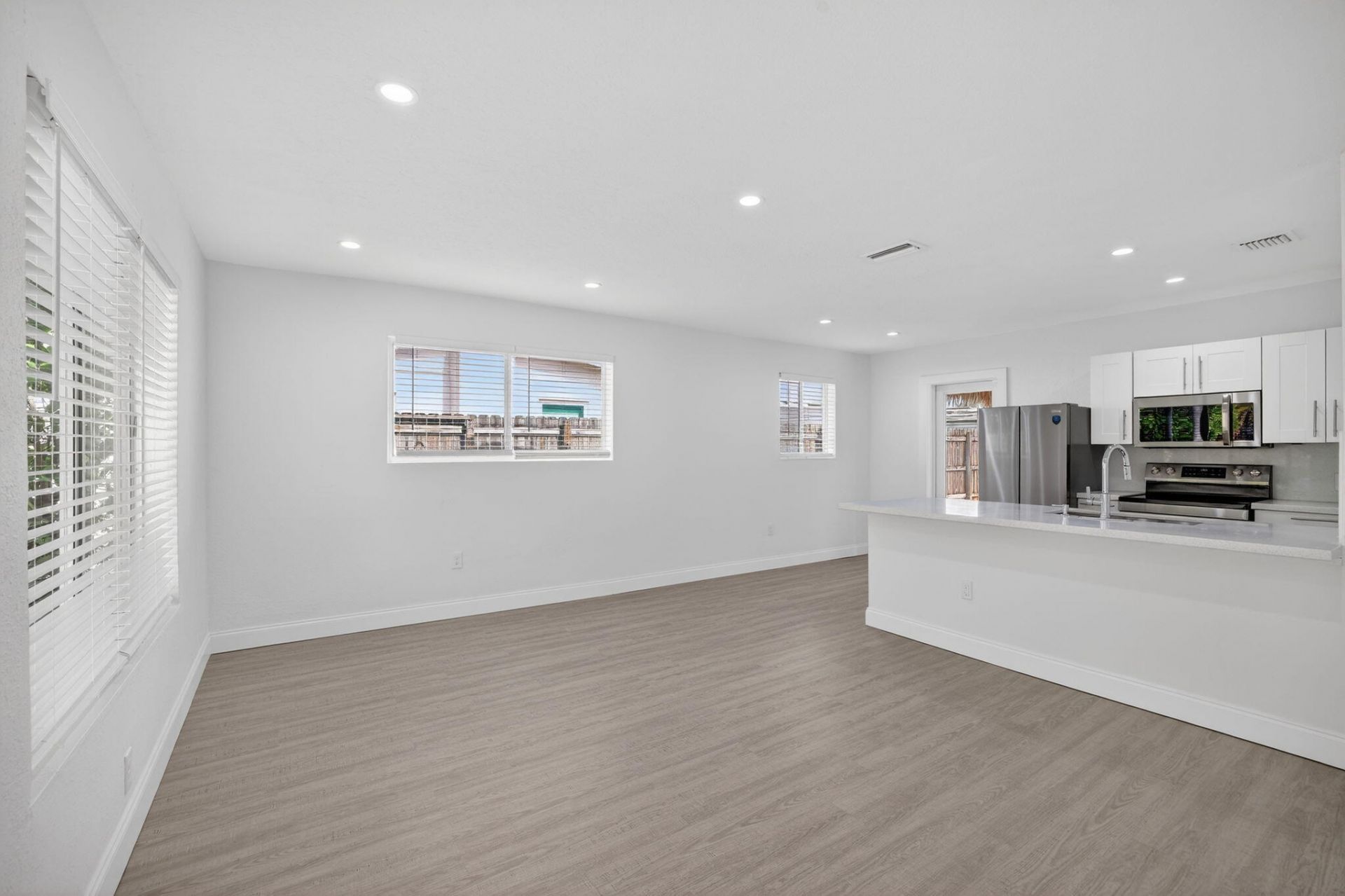 631 N 70th Avenue, Hollywood, FL 33024 Photo