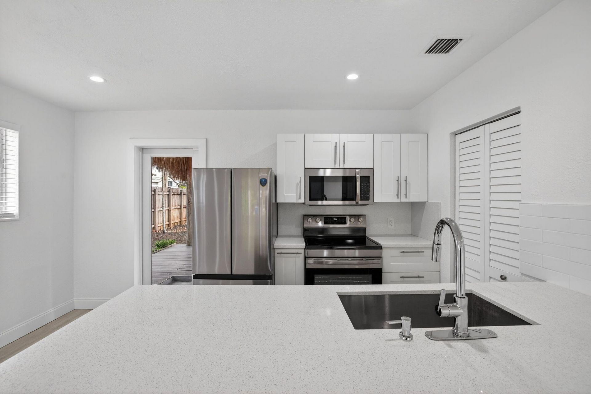 631 N 70th Avenue, Hollywood, FL 33024 Photo