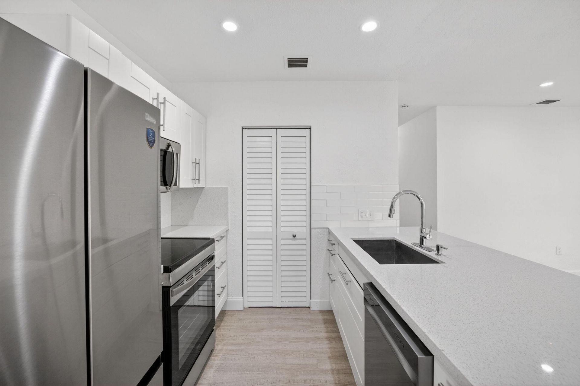 631 N 70th Avenue, Hollywood, FL 33024 Photo