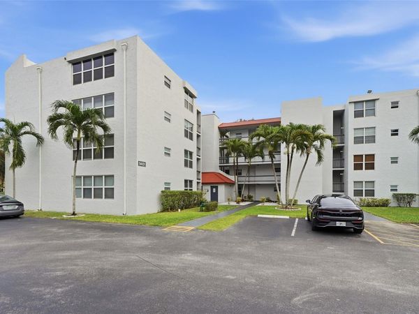 9451 Evergreen Pl, Unit 203, Davie, FL 33324