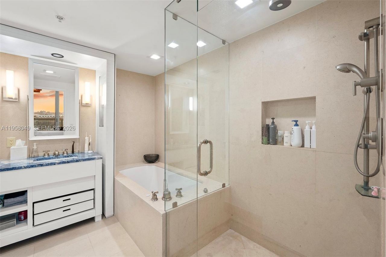 6899 Collins Ave , Unit 1810, Miami Beach, FL 33141 Photo