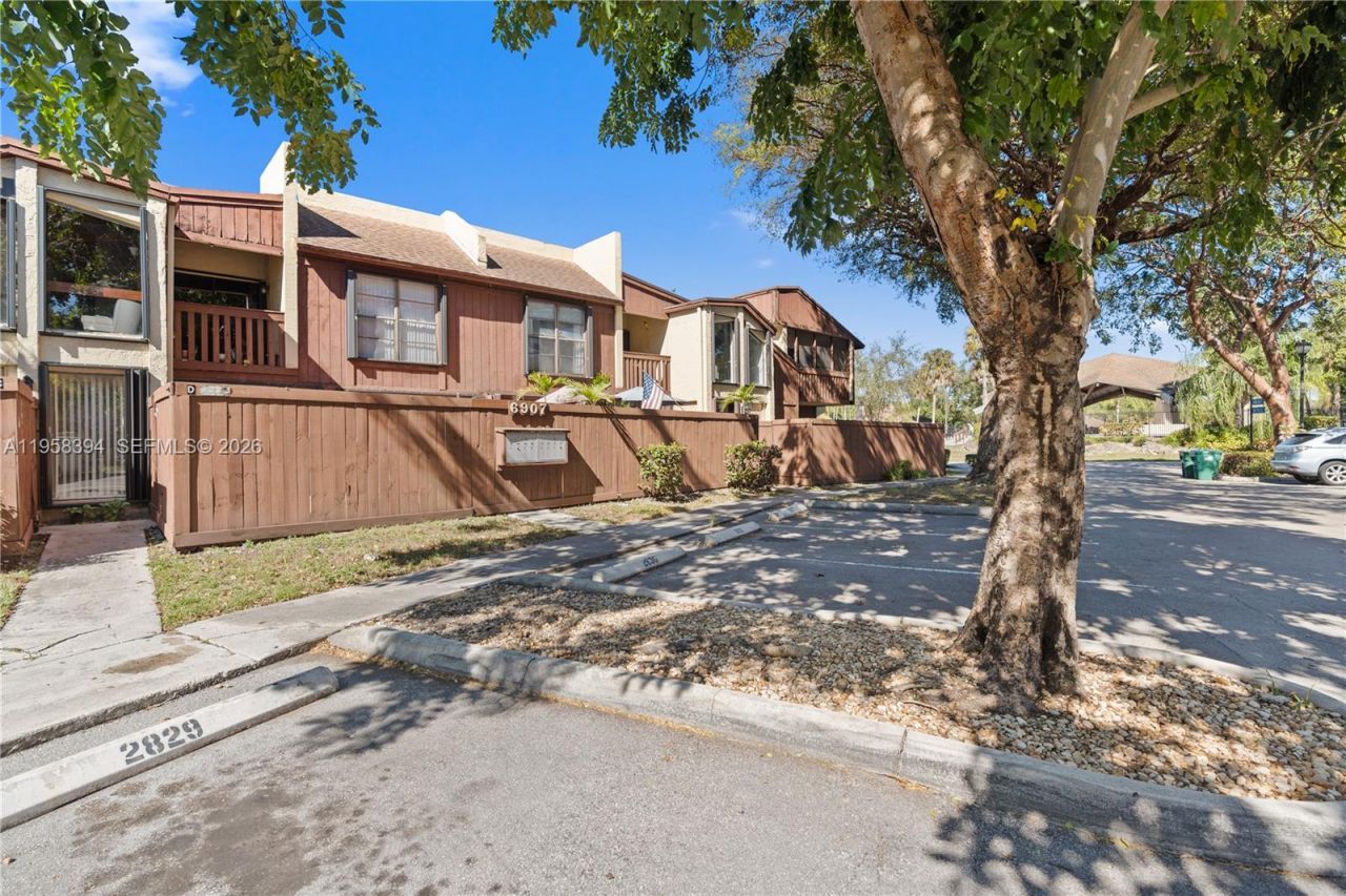 6907 SW 115 Pl , Unit D40, Miami, FL 33173 Photo