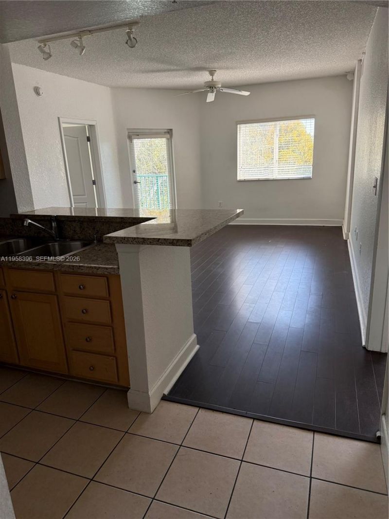 6001 SW 70th St, Unit 301, South Miami, FL 33143 Photo