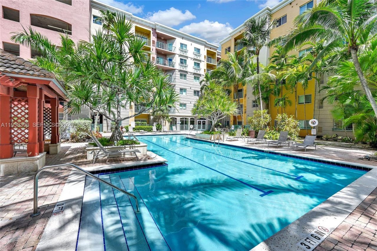 6001 SW 70th St, Unit 301, South Miami, FL 33143 Photo