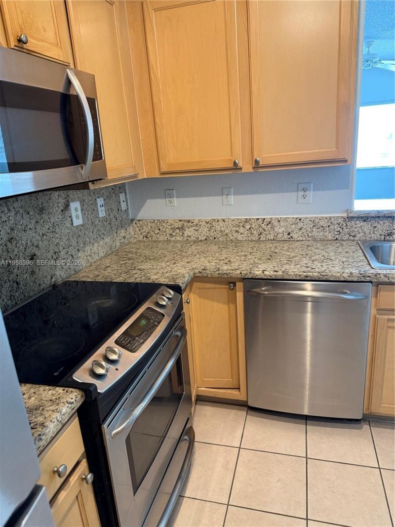 6001 SW 70th St, Unit 301, South Miami, FL 33143 Photo