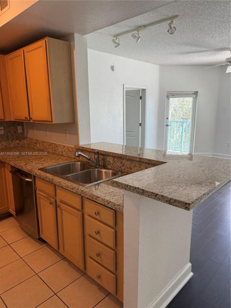 6001 SW 70th St, Unit 301, South Miami, FL 33143 Photo