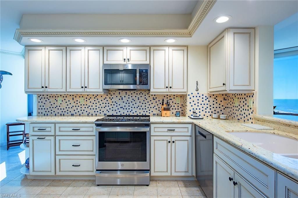 4751 Gulf Shore Blvd N, Unit PH8, Naples, FL 34103 Photo