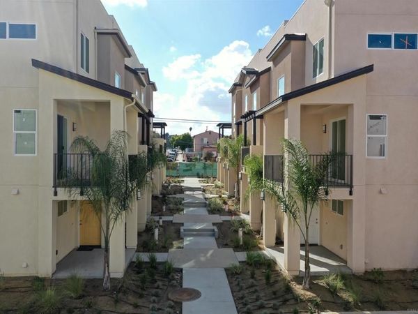 459 Creekside Cir, San Diego, CA 92114