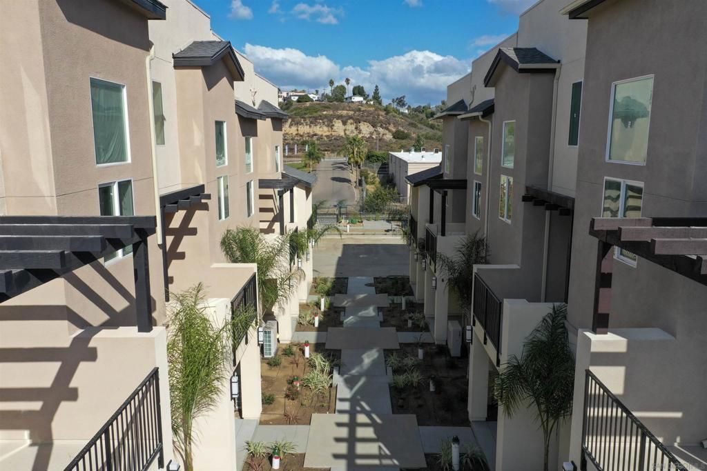 459 Creekside Cir, San Diego, CA 92114 Main Photo