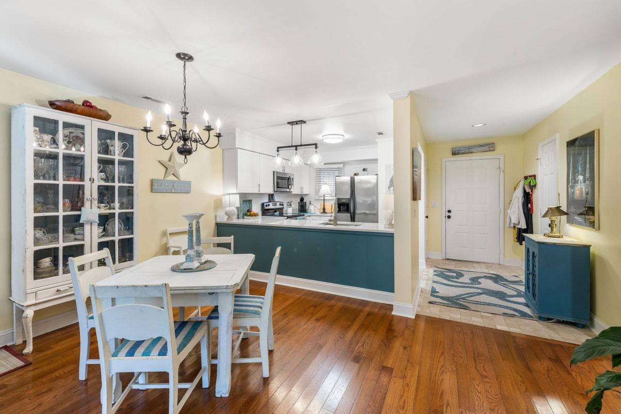 2413 Racquet Club Drive Photo 4