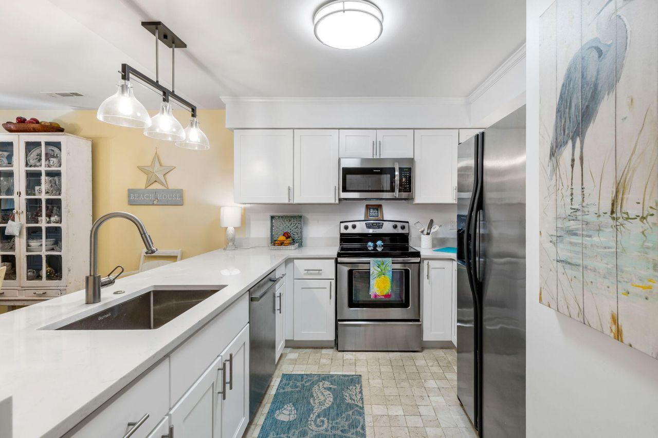 2413 Racquet Club Drive Photo 5