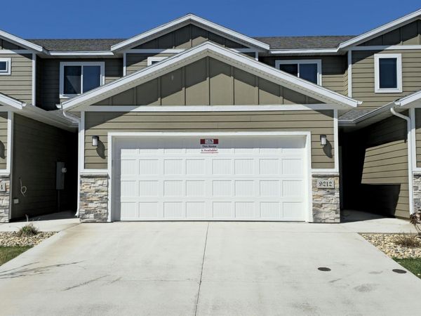 9212 W Ark Pl, Sioux Falls, SD 57106