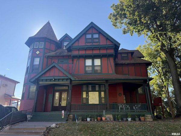 413 W 6TH Street, Davenport, IA 52803