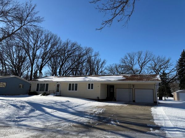 115 KENSINGTON Avenue , Park River, ND 58270