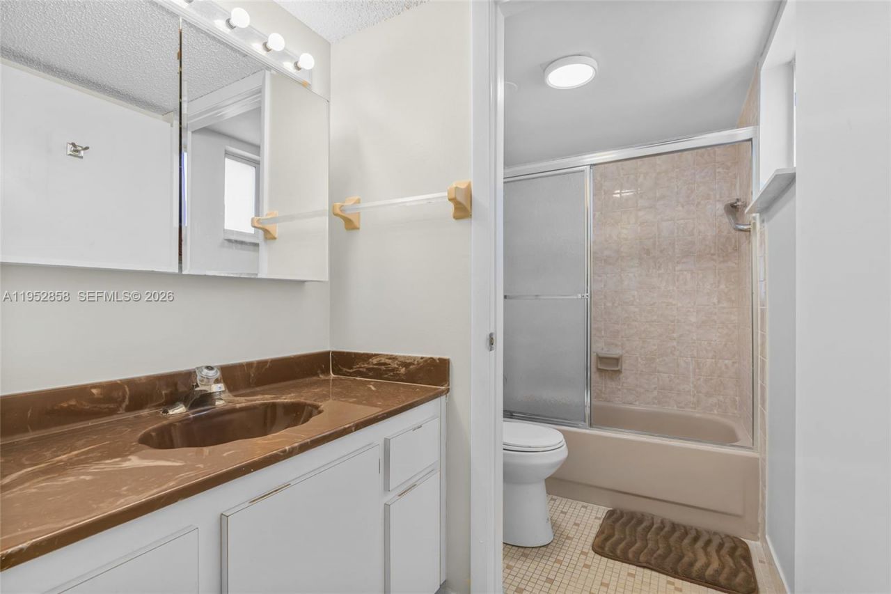 4141 Collins Ave, Unit 201, Miami Beach, FL 33140 Photo