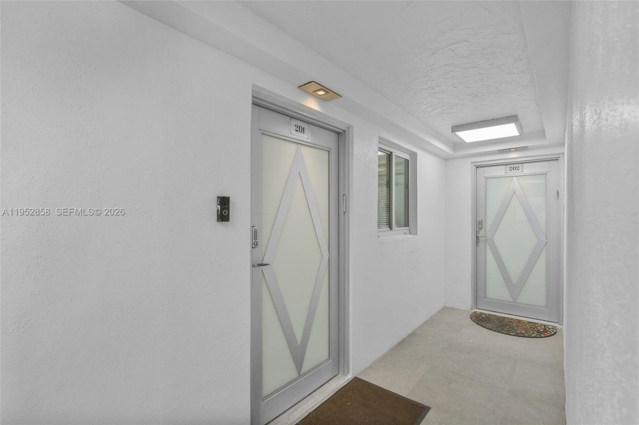 4141 Collins Ave, Unit 201, Miami Beach, FL 33140 Photo